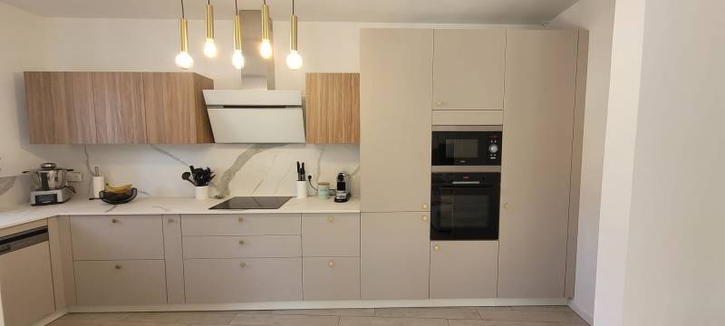 cuisine sur mesure beige et bois