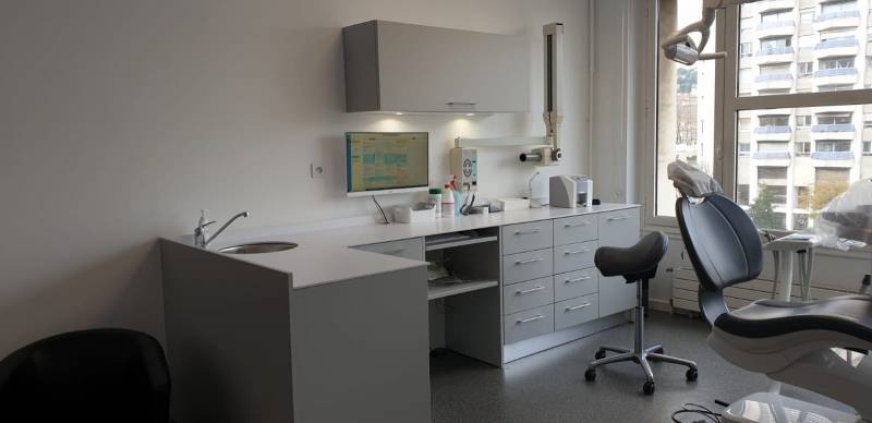Conception de meubles dentaires sur-mesure à Marseille