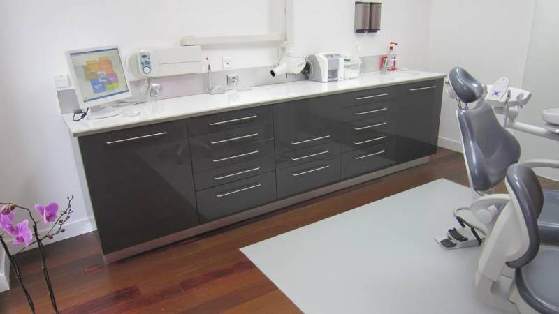 Conception de meubles dentaires sur-mesure à Marseille