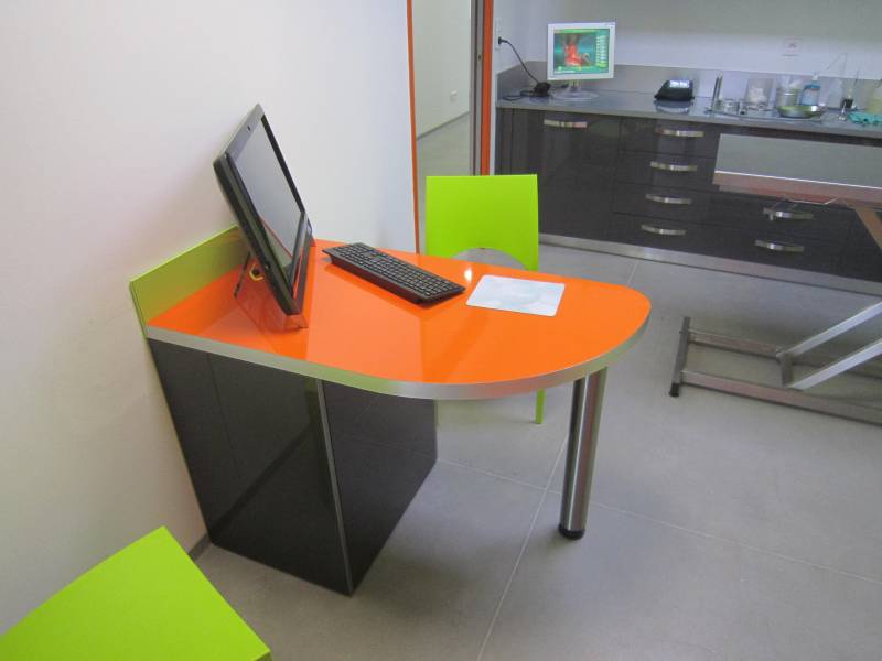 agencement de bureau dans une clinique vétérinaire 