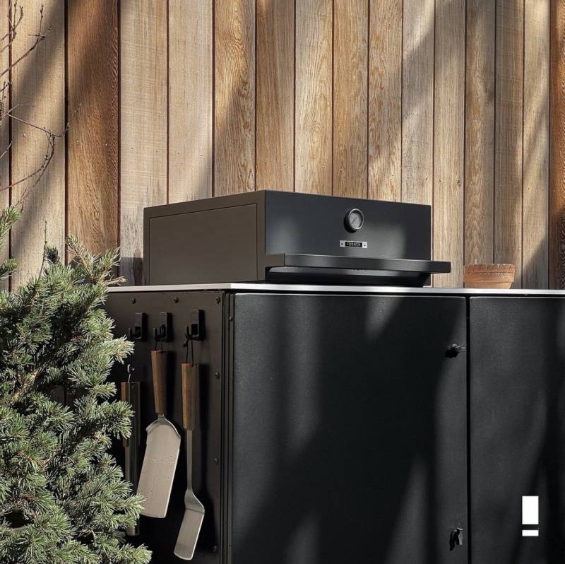 Cuisine d'extérieur sur mesure en inox thermolaqué, à Peypin, proche de Marseille