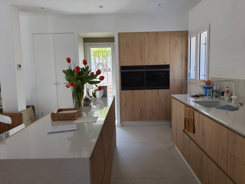 Cuisine en bois avec ilot central