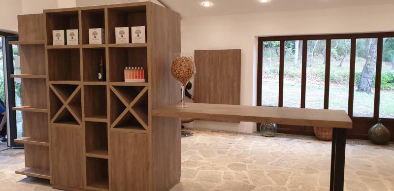 Meubles de présentation à bouteilles