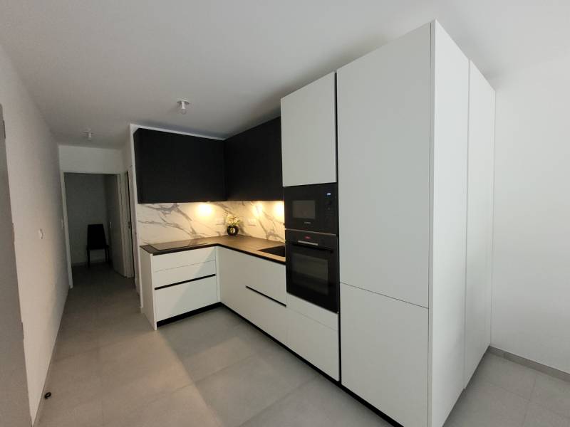 Cuisine moderne blanche et noire