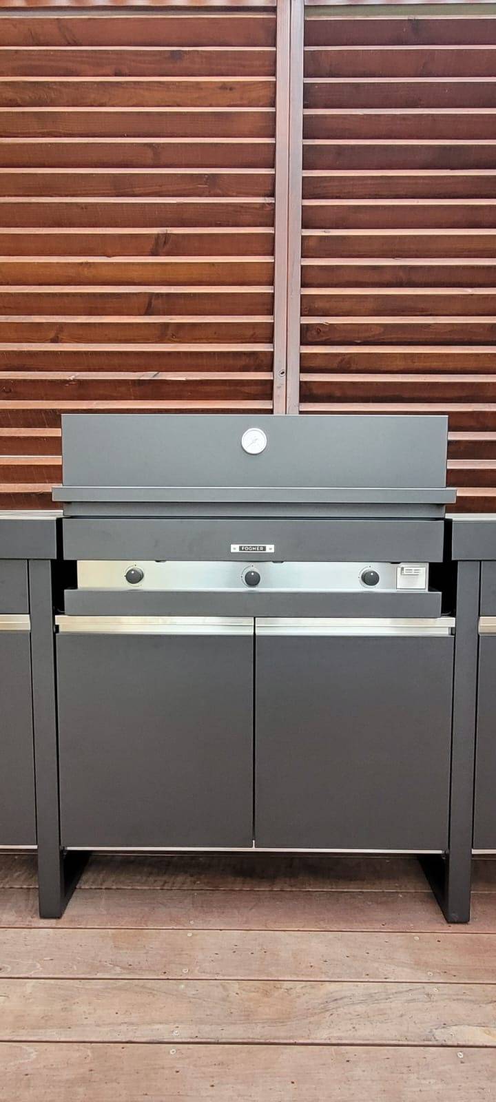 Cuisine en inox avec barbecue